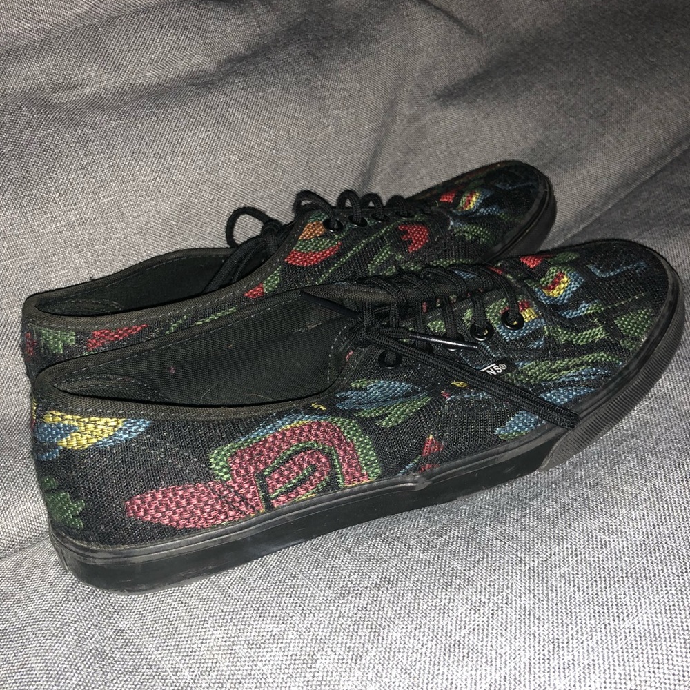 Size 7 Vans Shoes - Picture 3 of 3